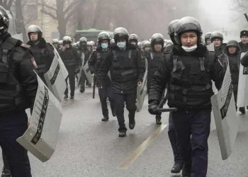 Agenti anti sommossa kazaki