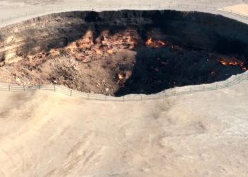 Porta dell'inferno, screen da Youtube