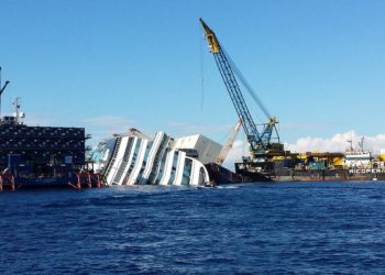 Le operazioni di recupero della Costa Concordia (foto: Pixabay)