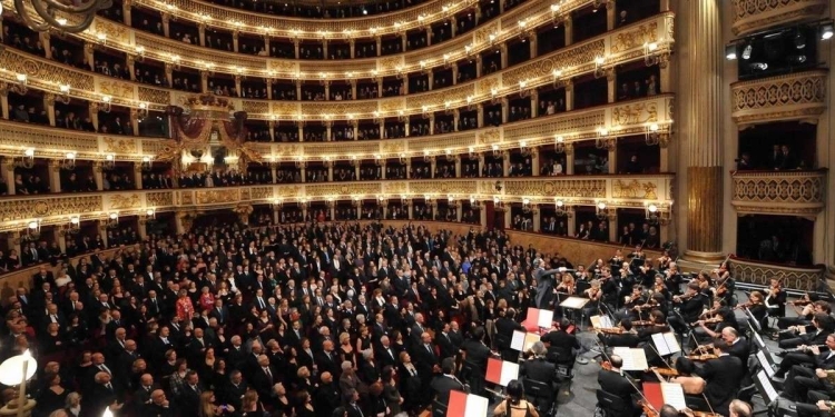 Il Teatro San Carlo di Napoli (Lapresse)