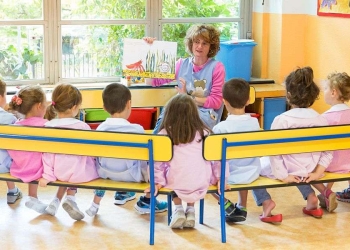 Momento dedicato alla narrazione alla Scuola dell’Infanzia La Zolla di Milano (ph: Marta Carenzi)