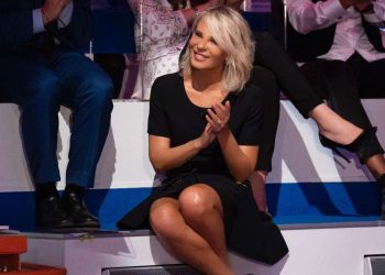 Maria De Filippi conduce "C'è posta per te"