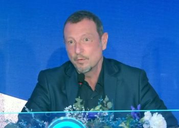 Amadeus alla conferenza stampa su Sanremo 2022