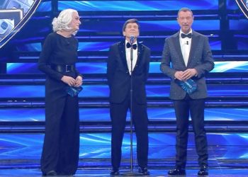 Drusilla Foer con Gianni Morandi e Amadeus a Sanremo 2022