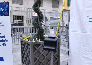 Punto tamponi aziendale covid-19 a Sanremo (Foto: 2022, LaPresse)