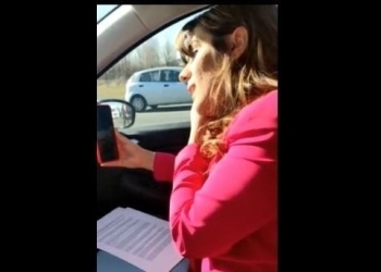 Studentessa laureatasi in macchina, foto presa da Facebook