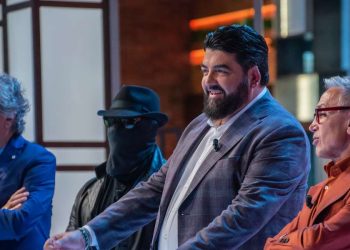 I giudici di MasterChef Italia 11 e il critico gastronomico Valerio Massimo Visintin (Sky)