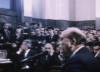 Craxi in aula davanti a Di Pietro (foto da Youtube)