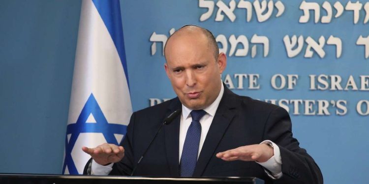 Il premier dimissionario israeliano Naftali Bennett (LaPresse)