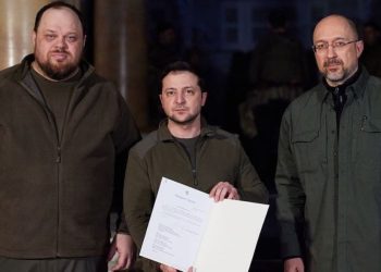 Zelensky ha firmato richiesta adesione Ucraina all'Ue (Foto: Instagram)