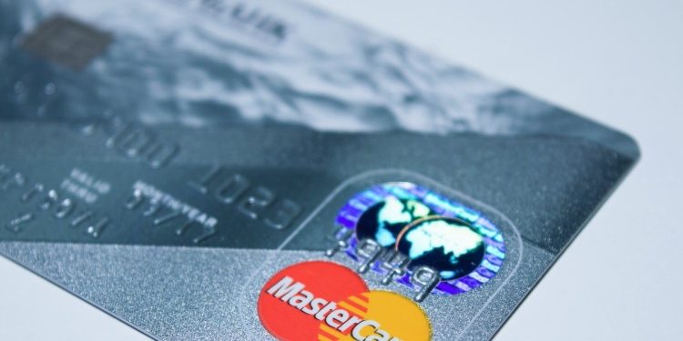 Banche e prepagate, dal 31 marzo 2022 prelievo diretto dai conti correnti