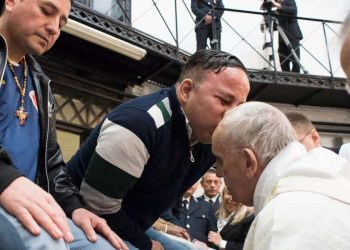 Papa Francesco durante la Messa in Coena Domini a Regina Coeli, nel 2018 (LaPresse)