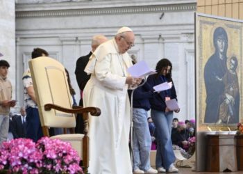 Papa Francesco con i giovani