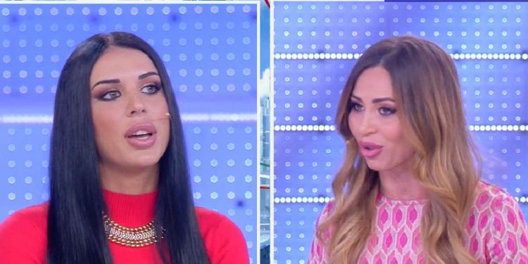 Vera Miales contro Deola Godini, Pomeriggio 5