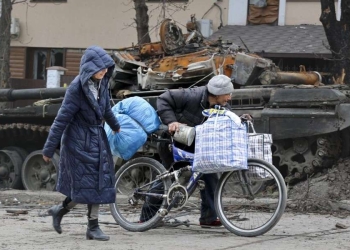 In fuga da Mariupol (LaPresse)