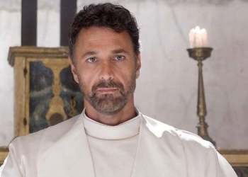 Raoul Bova in "Don Matteo 13"
