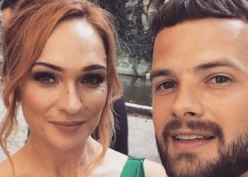 Tom Mann e la compagna, Instagram