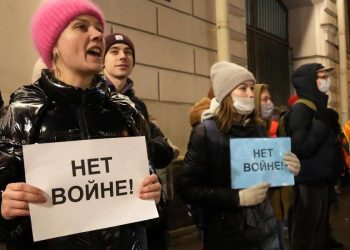 Le proteste in Russia contro la guerra (Lapresse)