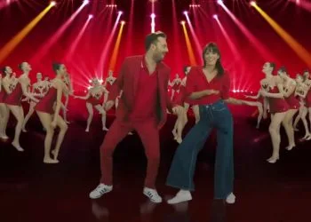 Cesare Cremonini e Martina Maggiore nel video di "Giovane stupida" (YouTube)