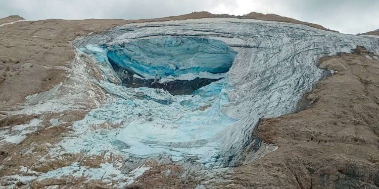 Marmolada, la zona del crollo di ghiaccio (Foto Cnsas - Corpo Nazionale Soccorso Alpino e Speleologico)