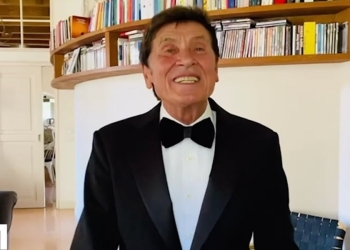 Gianni Morandi co-conduttore Sanremo 2023: l'annuncio al Tg1