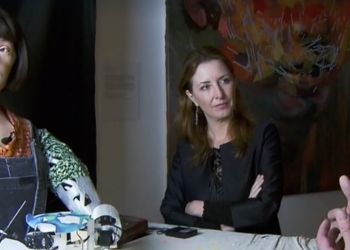 A Codice Barbara Carfagna mostra l'ultima creatura di Hiroshi Ishiguro