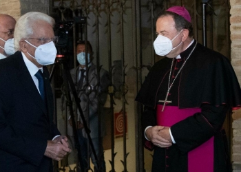 Mons. Ghizzoni con Mattarella