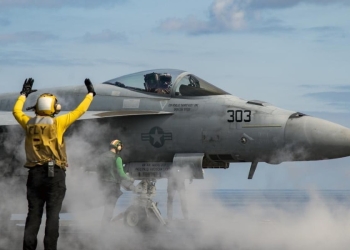 Caccia americano sulla portaerei Truman (LaPresse)