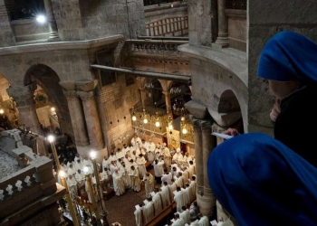 Nella Basilica del Santo Sepolcro (LaPresse)