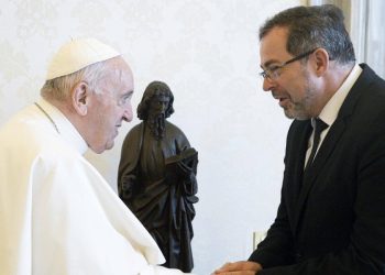 Papa con l'ambasciatore ucraino