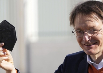 Karl Lauterbach, ministro della Salute Germania (Foto: 2022, LaPresse)