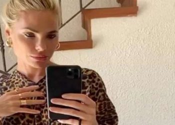 Ilary Blasi senza fede al dito