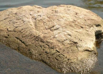 Una delle pietre della fame riemerse in questi giorni