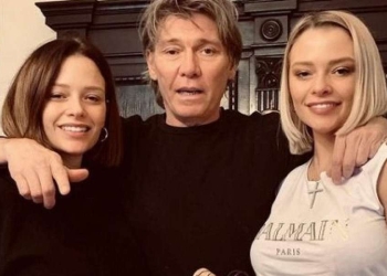 Giulia e Silvia Provvedi con il padre Claudio