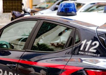 Picchiava la moglie con lo smartphone davanti alla figlia piccola, arrestato. (Pixabay)