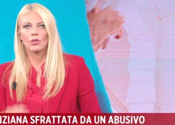 Napoli, casa occupata abusivamente mentre l'anziana affittuaria era ricoverata in ospedale. (Rai 1, diretta Storie Italiane)