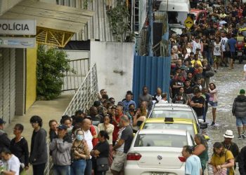 File ai seggi a Rio de Janeiro, Brasile (LaPresse)