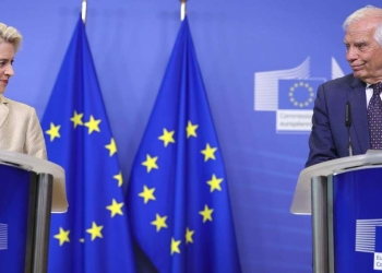 Ursula von der Leyen e Josep Borrell (Lapresse)