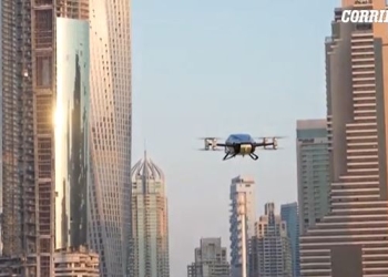 L'auto volante elettrica, screen video Corriere.it