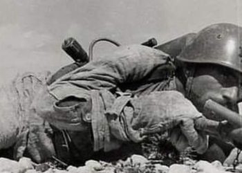 Soldato italiano a El Alamein (foto dal web)