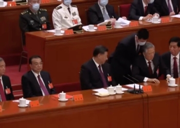 Hu Jintao, ex presidente Cina scortato fuori da Congresso Pcc (da YouTube)
