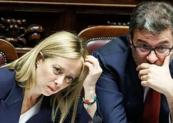 Giorgia Meloni e Giancarlo Giorgetti (LaPresse)