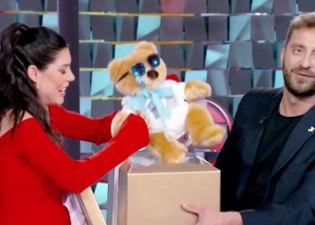 Bianca Atzei e Stefano Corti annunciano il sesso del nascituro (Canale 5, diretta Verissimo)