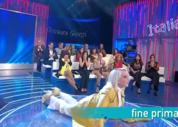 Eleonora Giorgi cade in diretta (ItaliaSì!, 2022)