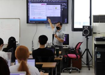 Relazione tra docente e alunna minorenne (Immagine di repertorio, Pixabay)