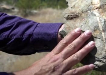 Una roccia contenente litio (Youtube Rai3)