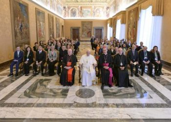 Papa Francesco, assemblea insegnanti