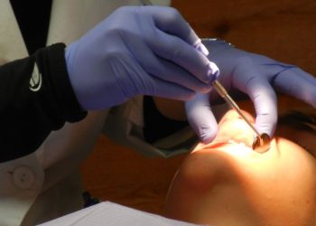 Denunciato un ortodontista diventato virale su tiktok con falsi consigli medici dannosi (Immagine di repertorio, Pexels)