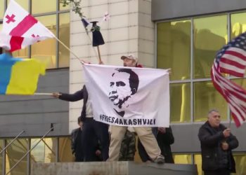 Proteste per la scarcerazione dell'ex presidente della Georgia, Mikheil Saakashvili (Youtube)