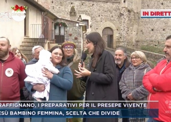 Gesù Bambino con bimba a Graffignano (Mattino5)